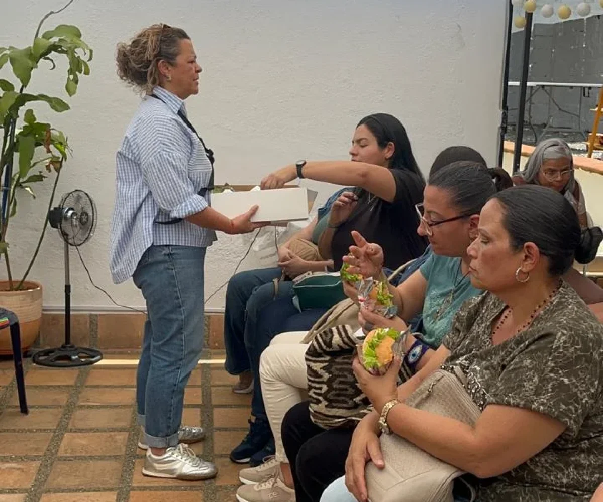 Lauracate-charla-comunicacion-asertiva-corporacion-aequitas-2